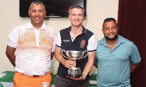 Jonathan Jane lifts Bill Brien Trophy Jonathan Jane lifts Bill Brien Trophy