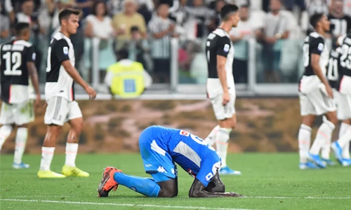 ‘Sorry’ Koulibaly hands Juventus victory in sevengoal Napoli thriller