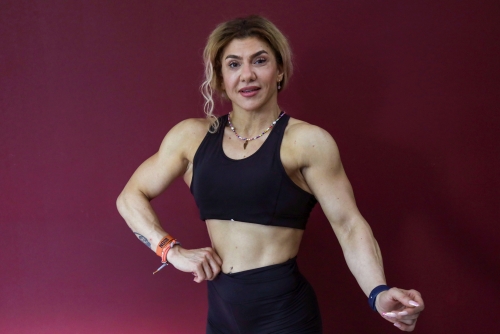 Iraqi Kurdish bodybuilder breaks down gender barriers Iraqi Kurdish bodybuilder breaks down gender barriers