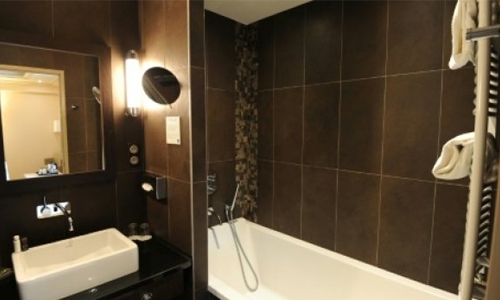 Feedback makes hotel guests slash shower power Feedback makes hotel guests slash shower power