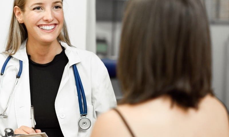 Women more likely to survive heart attack if treated by female doctors Women more likely to survive heart attack if treated by female doctors