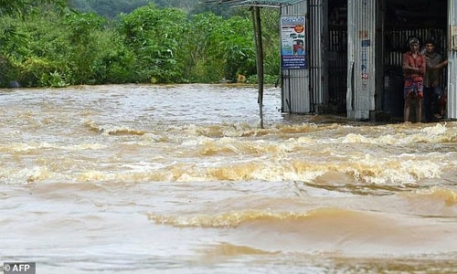Indian aid arrives as Sri Lanka monsoon toll hits 100
