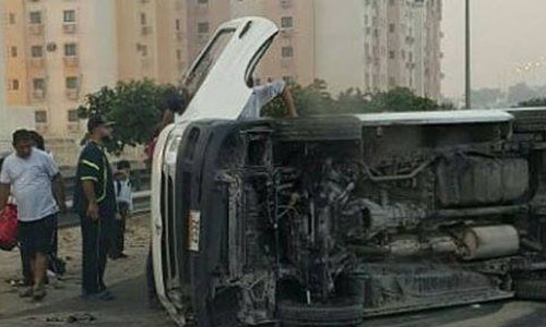 School bus overturns in Salmabad