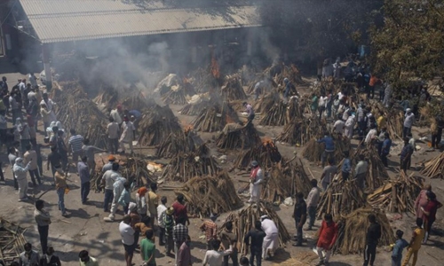 India tops 200,000 dead as virus surge breaks health system