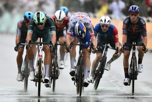 Milan wins crash-marred sprint at Tour de France Milan wins crash-marred sprint at Tour de France