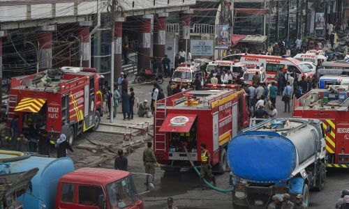 Fire in Pakistan shopping mall kills 11