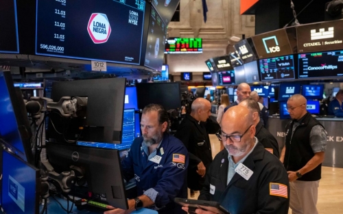 U.S. stocks move toward records as inflation eases and oil prices fall U.S. stocks move toward records as inflation eases and oil prices fall