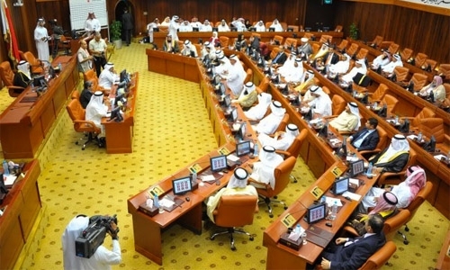 Parliamentary delegation leaves for Moscow