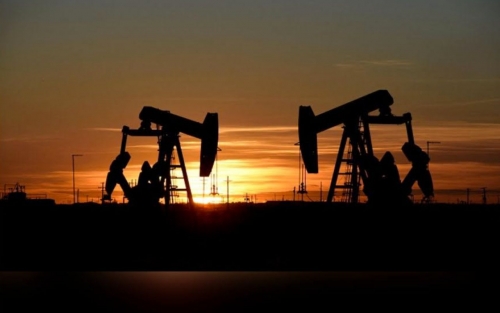 Oil Prices Retreat as Investors Await Iran Sanctions Decision