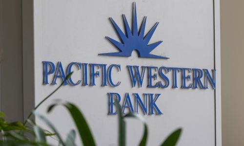 US shares slump as another regional bank tumbles US shares slump as another regional bank tumbles