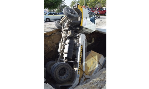 Truck falls into deep hole at Isa Town