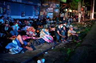 Mexico deploys military to block migrant caravan