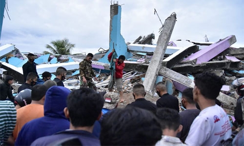 At least 34 killed as quake rocks Indonesia