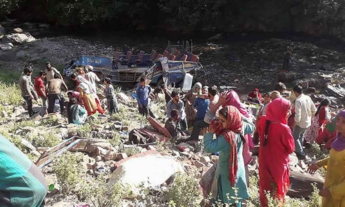 35 dead as bus plunges into gorge in Kashmir 35 dead as bus plunges into gorge in Kashmir