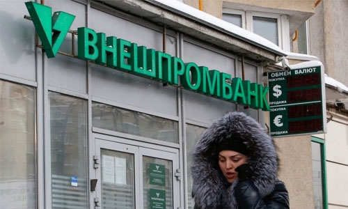 Russia pulls plug on 'VIP' bank Vneshprombank Russia pulls plug on 'VIP' bank Vneshprombank
