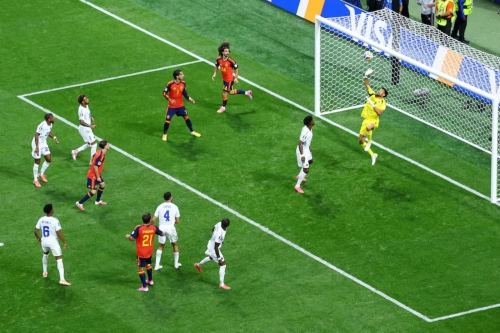 40-year-old Vozinha shuts out Spain in World Cup shock 40-year-old Vozinha shuts out Spain in World Cup shock