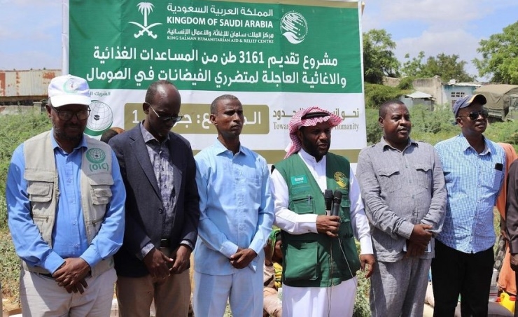 Saudi distributes food in flood-hit Somalia Saudi distributes food in flood-hit Somalia