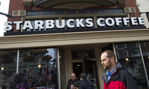 Starbucks to hire 10,000 refugees worldwide after Trump ban