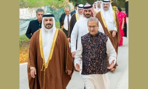 Bahraini royals visit Indian families to mark Diwali