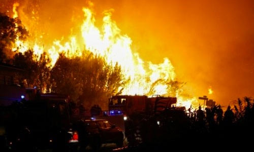 Hundreds battle wild fires across southern France Hundreds battle wild fires across southern France
