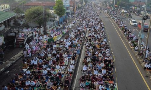 Millions of Indonesians take part in exodus for Eid celebration
