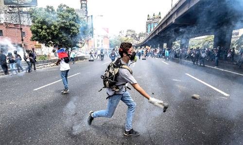 Venezuelan police break up anti-government rally with tear gas Venezuelan police break up anti-government rally with tear gas