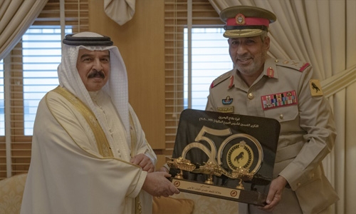 HM King receives Commander of Royal Tanks