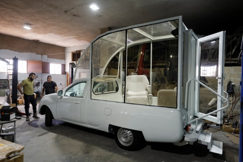 Popemobile transformed into Gaza mobile children’s clinic 