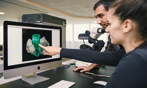 Bahrain train Saudi customs on gemstones Bahrain train Saudi customs on gemstones