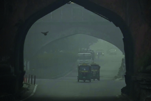 India trials Delhi cloud seeding to combat smog 