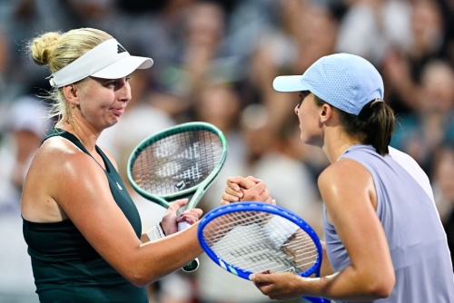 Swiatek crashes out of WTA Canadian Open, Osaka races through Swiatek crashes out of WTA Canadian Open, Osaka races through