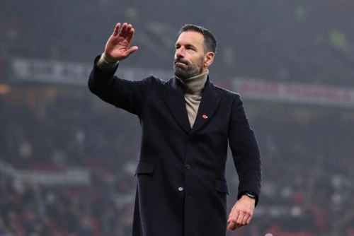 Manager Van Nistelrooy leaves relegated Leicester