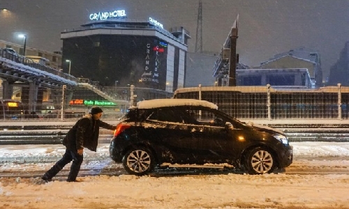 Flights resume at Europe's busiest airport in Istanbul as snow eases