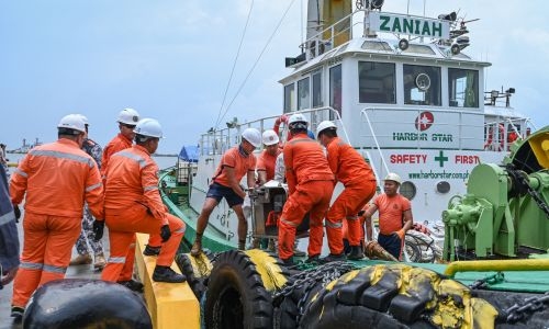 Philippines delays recovery of sunken tanker's oil