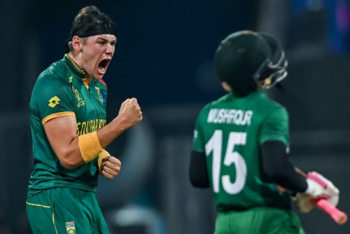 Ton-up De Kock leads South Africa's World Cup rout of Bangladesh Ton-up De Kock leads South Africa's World Cup rout of Bangladesh