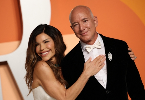 Amazon tycoon Bezos arrives in Venice for lavish wedding Amazon tycoon Bezos arrives in Venice for lavish wedding