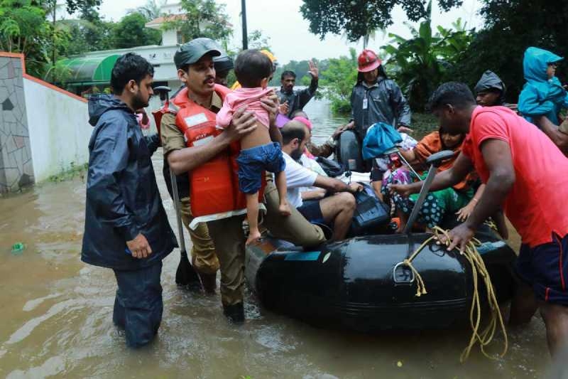 ‘324 lives lost’ Panicked pleas for help as Kerala flood toll triples to 324