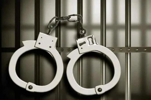 Two Public Employees Jailed for Stealing Passengers’ Money