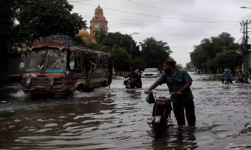 Pakistan death toll from rains, flood reaches 320; PM visits Balochistan