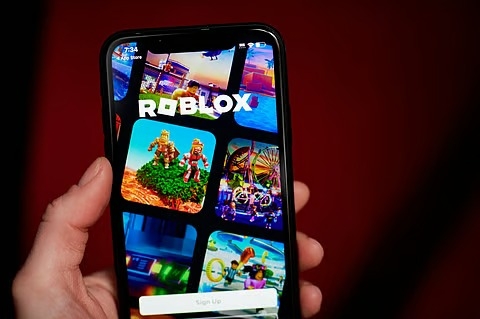 Roblox Temporarily Limits Chat Features in UAE