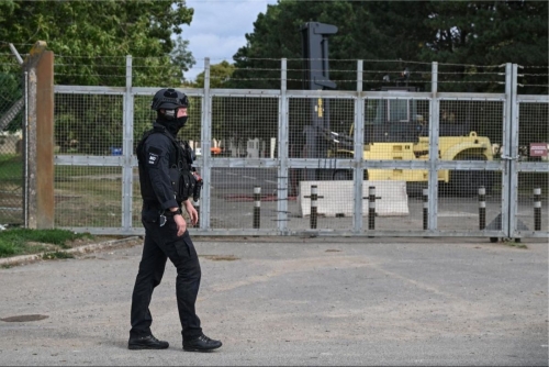 5 arrested over suspected terrorist plot near RAF Fairford