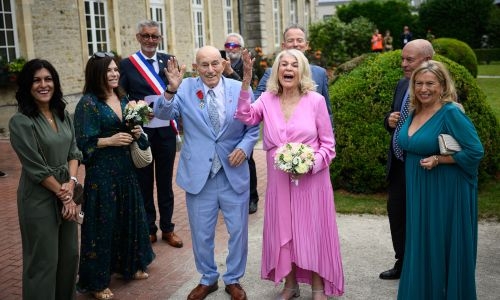 WWII veteran, 100, marries sweetheart, 96, in Normandy after D-Day events