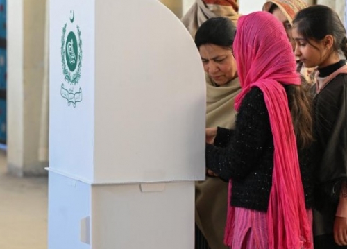 Row Erupts in Pakistan Over Proposal to Raise Voting Age to 25 Row Erupts in Pakistan Over Proposal to Raise Voting Age to 25