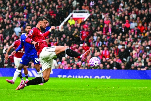 Fritz topples Alcaraz as Team World surge into Laver Cup lead 