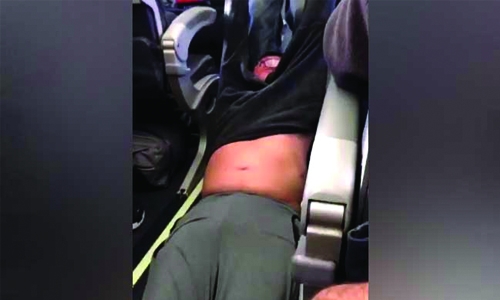 United CEO apologizes, promises ‘review’ United CEO apologizes, promises ‘review’