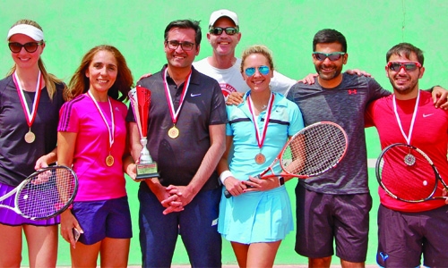 Altaf, Swan cruise to doubles title