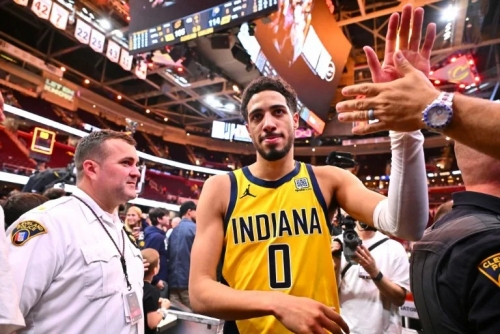 Pacers oust top-seeded Cavs, Nuggets on brink 