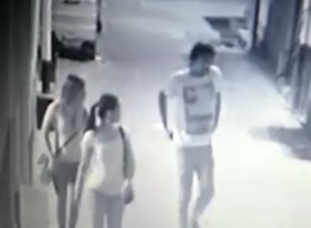 Woman attacked by a mugger Woman attacked by a mugger