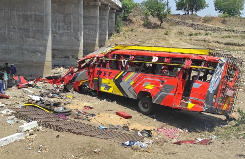 21 dead after bus plunges off bridge in India 21 dead after bus plunges off bridge in India