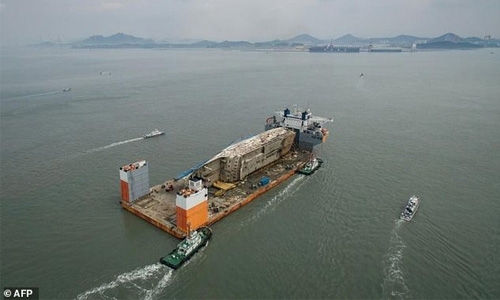 Suspected human bones found inside Sewol ferry
